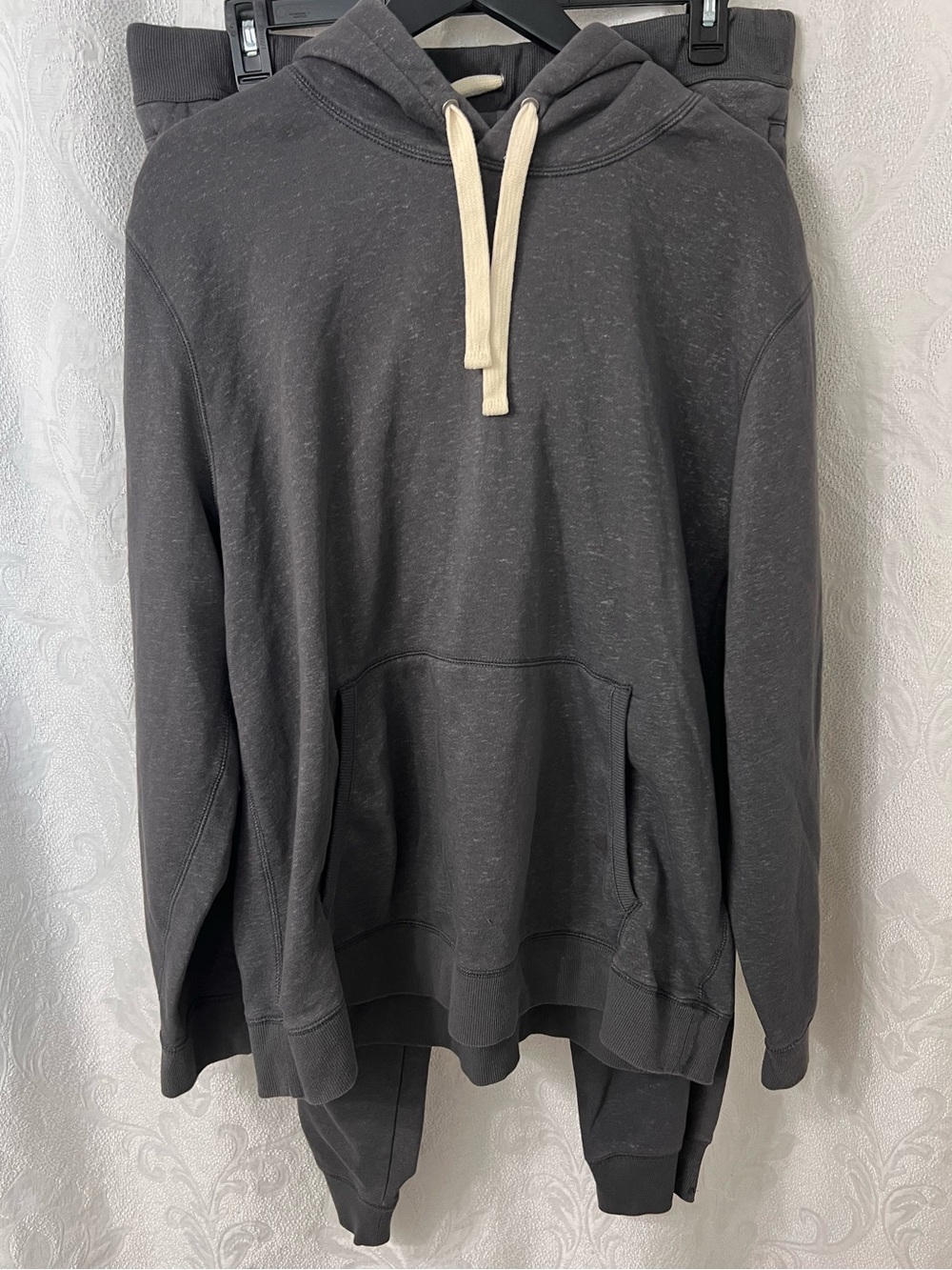 Newport Men's Charcoal Gray Pullover Hoodie  and Drawstring Fleece Jogger Set
